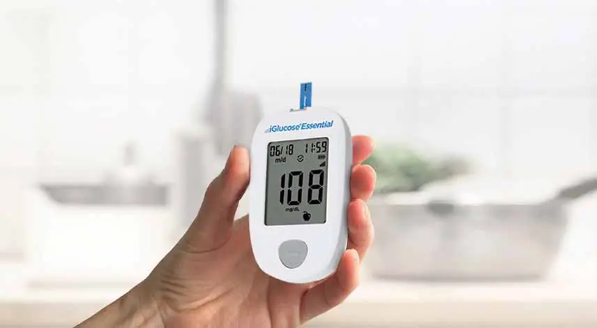 https://smartmeterrpm.com/wp-content/uploads/2023/10/Hand_Holding_iGlucose_Essential_Meter_300dpi_rgb.jpg.webp